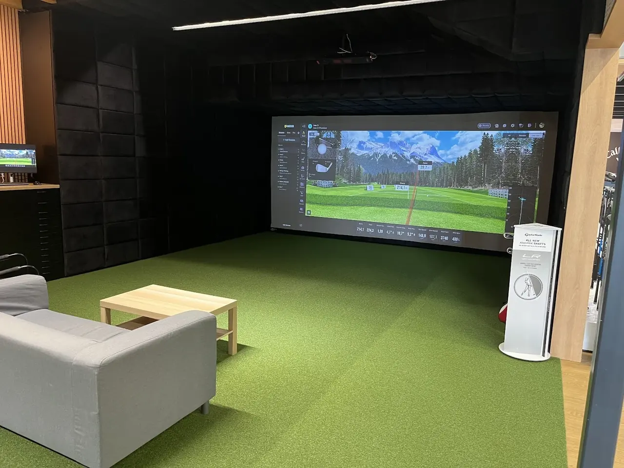Uneekor golf simulator with screen and hitting mat
