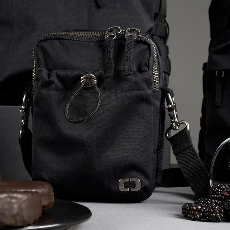 Ogio Rise Pouch bag, black