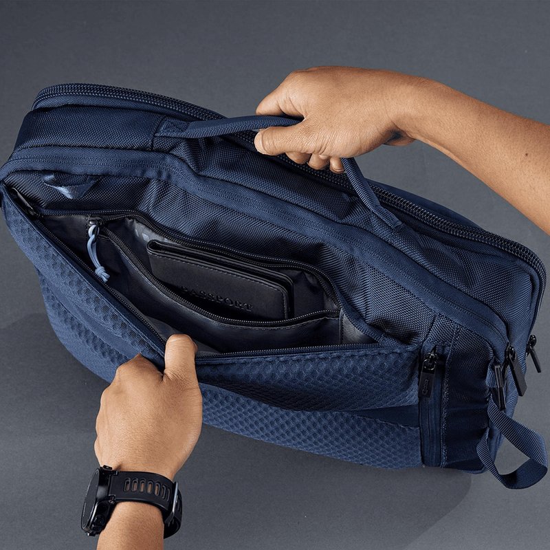 Ogio Ogio Pace Pro Brief 10L Pack bag, grey pinstripe