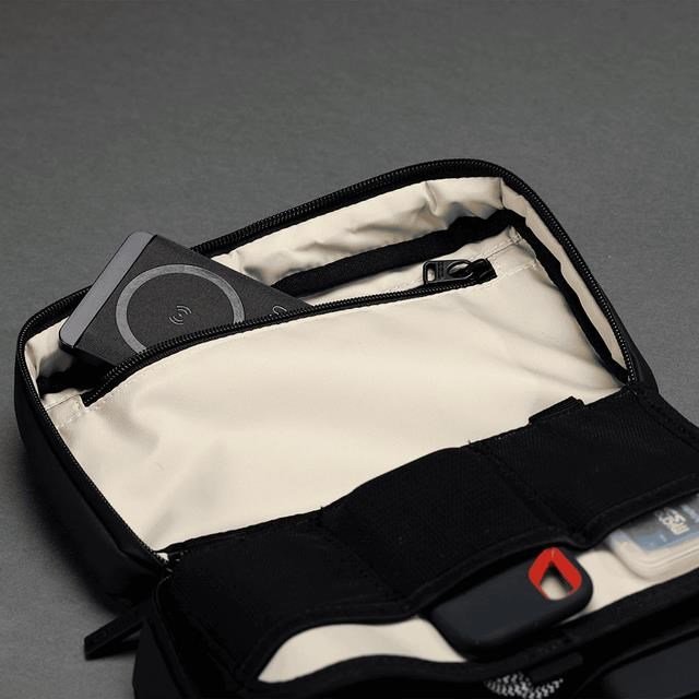 Ogio Pace Pro Tech Case 2L bag, black