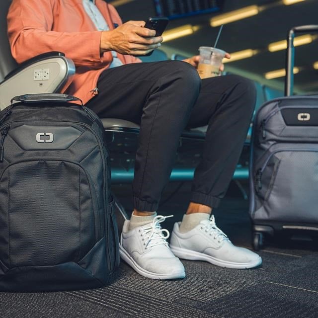 Ogio Renegade 22" 4-Wheel Travel Bag 33L titanium travel bag