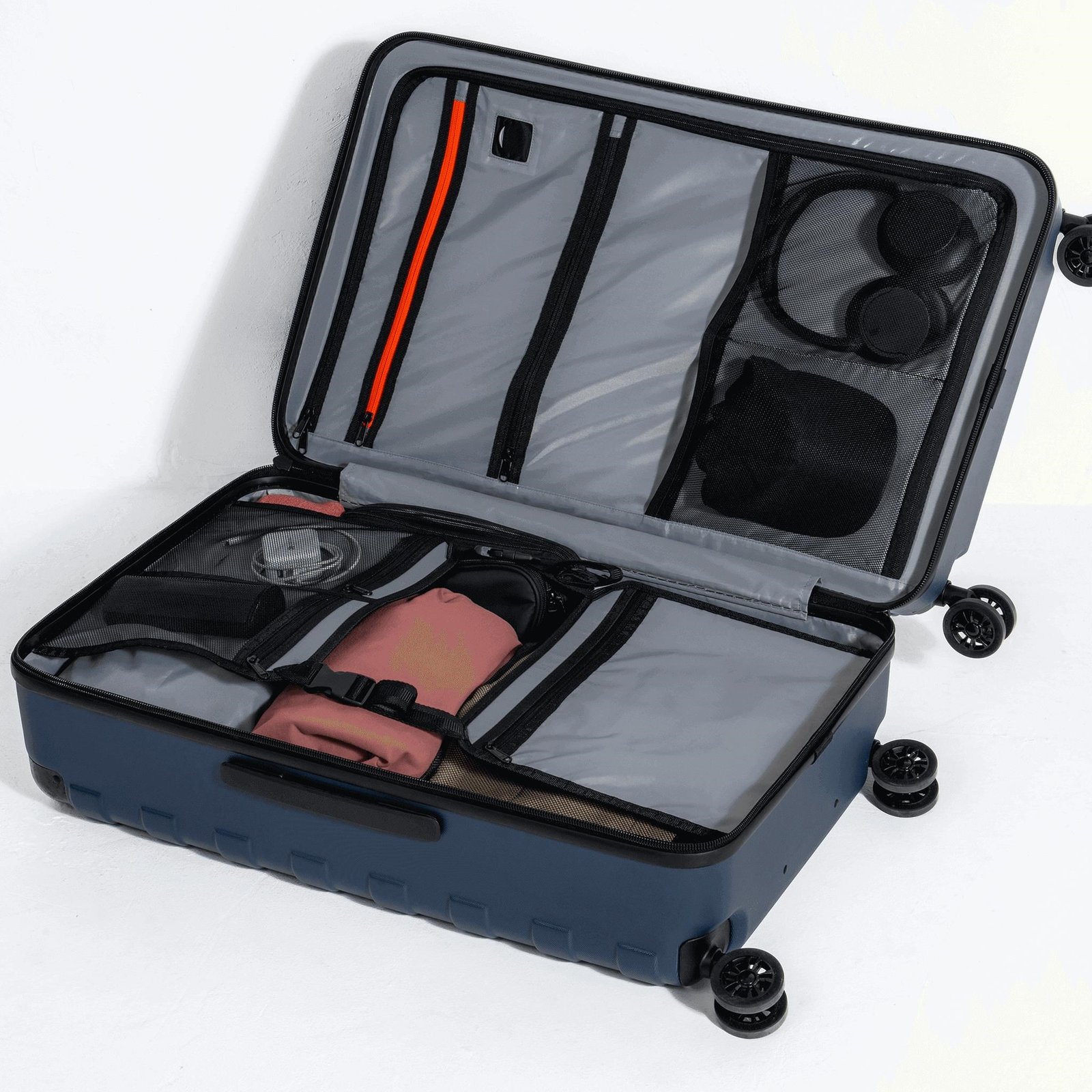 Ogio Renegade Vault Checked Luggage 95L bag, dress blue