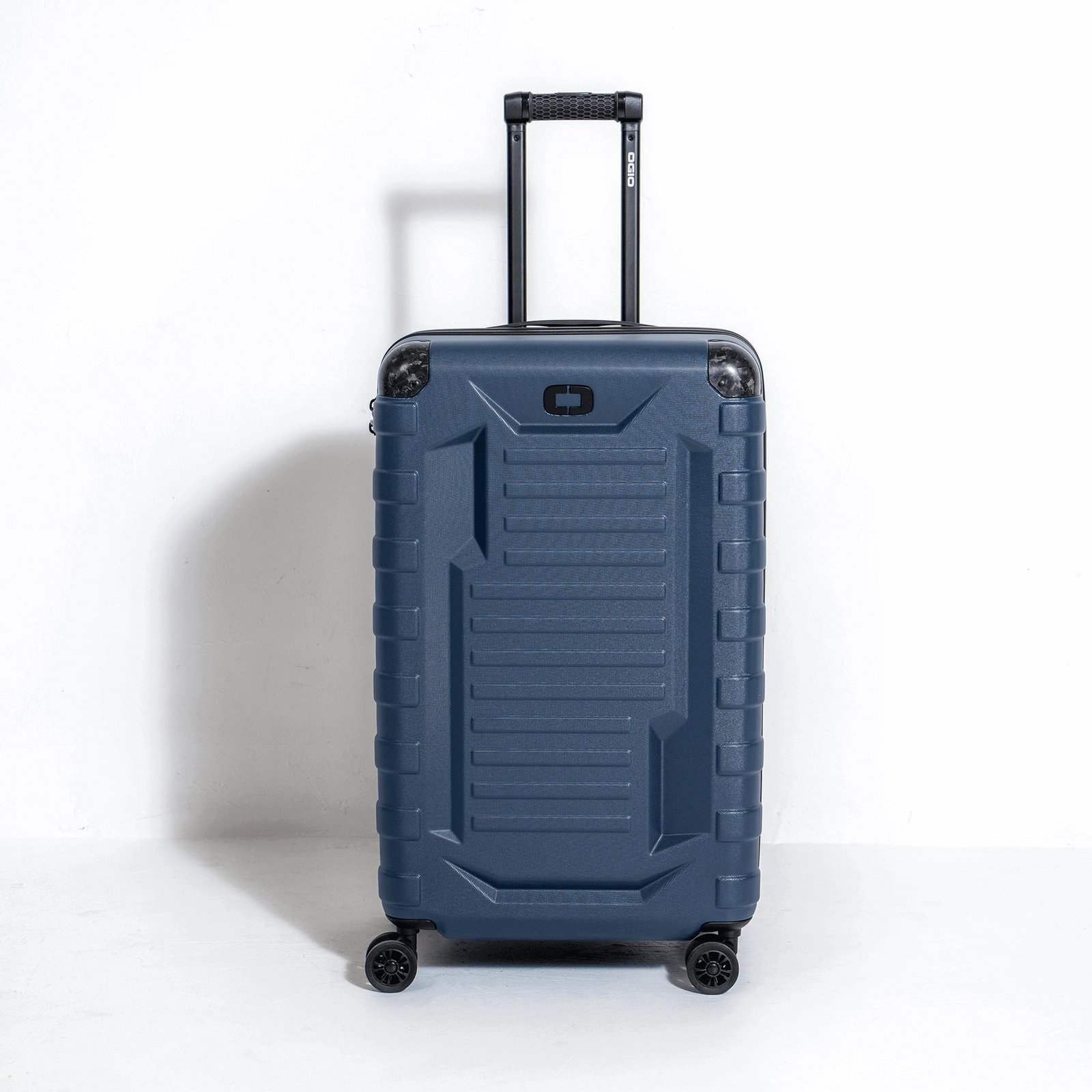 Ogio Renegade Vault Checked Luggage 95L bag, dress blue
