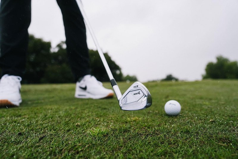 Srixon ZXi5 men's irons, graphite