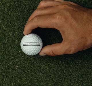 Titleist Pro V1x Left Dash AIM Enhanced golf balls 2026 (12 balls)