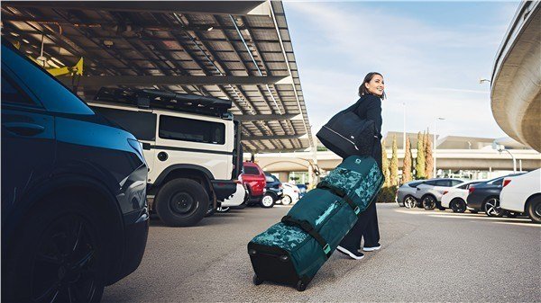 Ogio Alpha Slim travel bag, black