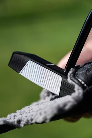 Odyssey Tri-Hot 5K Double Wide putter
Wait, let me re-read the product details.
Odyssey Tri-Hot Square 2 Square Seven SB putter