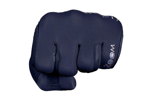 Junior golf glove, small size, showing the closure tab