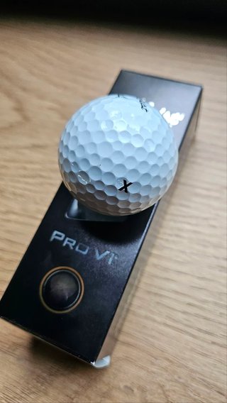 Titleist Pro V1 golf balls, text color: black, standard numbering 1-4, Text: X - 3 balls