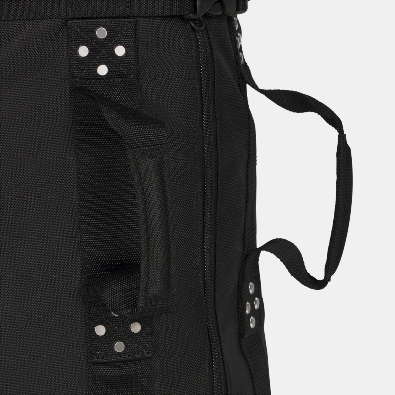 Double synthetic leather grab handles on the Pro Traveler travel bag