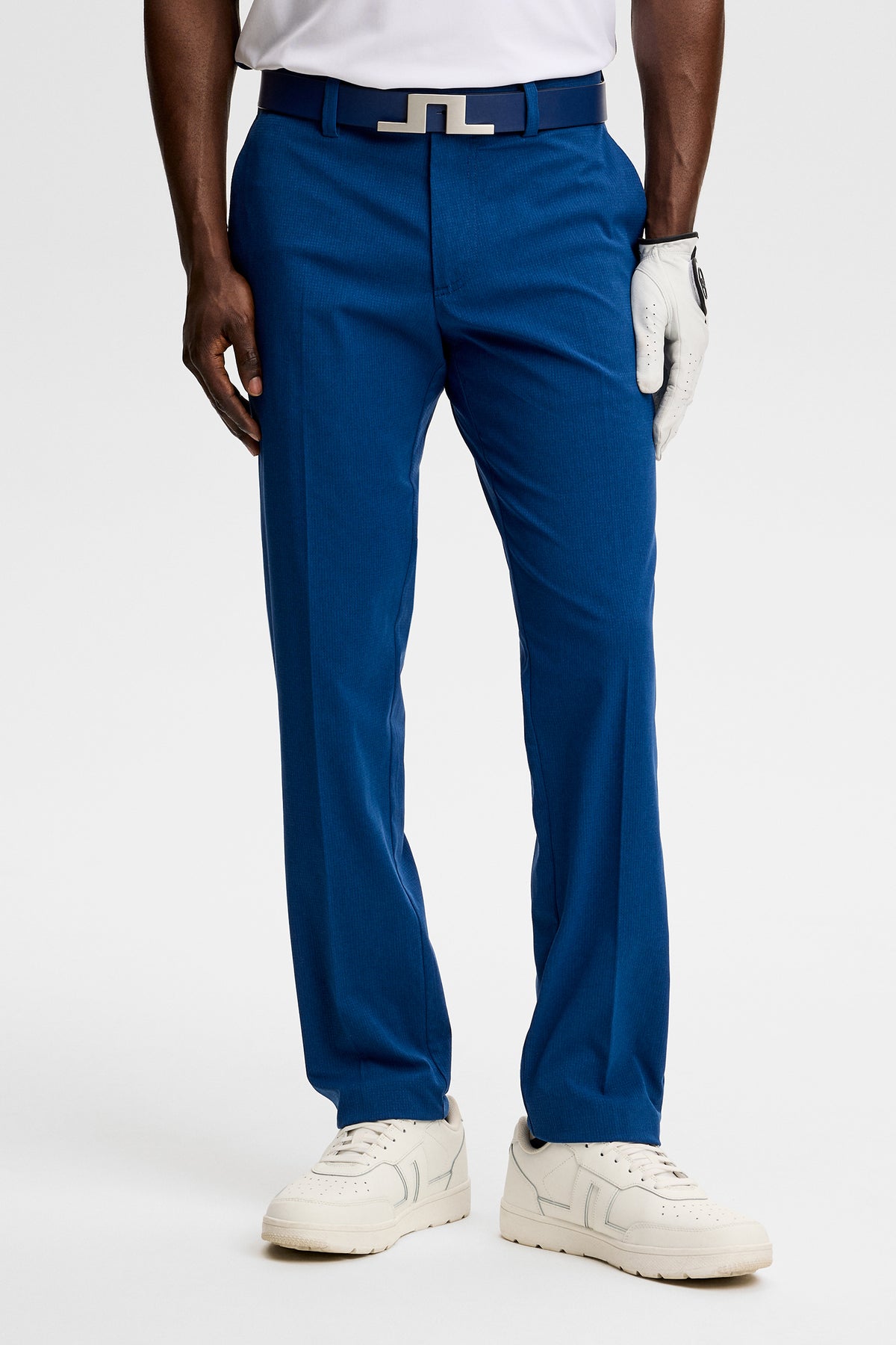 J.Lindeberg Vent Pant Estate Blue – on-course lifestyle