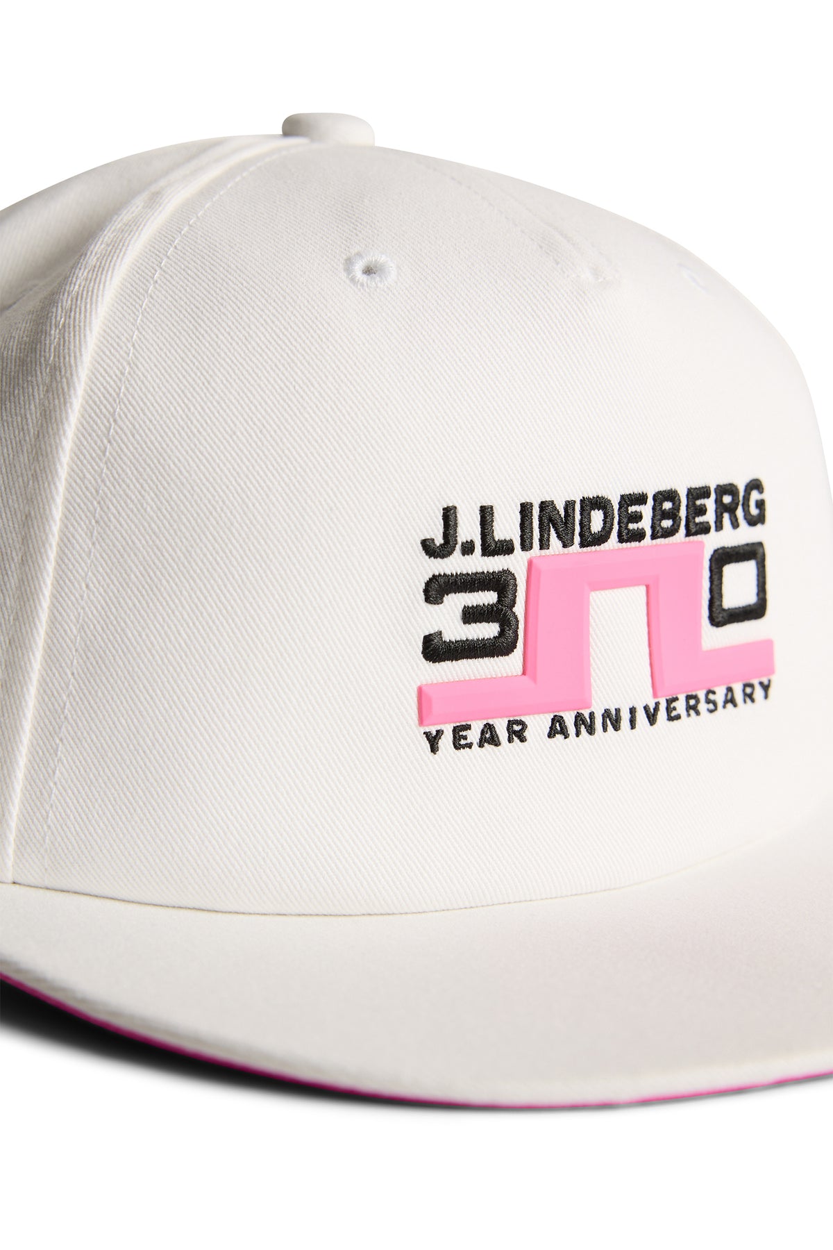J.Lindeberg 30Y Cap White – statement branding under the brim