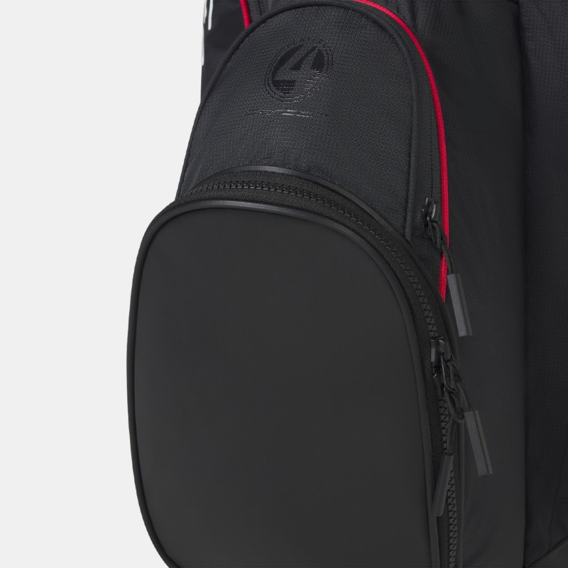 Space-optimized ball and tee pockets on Titleist Players 4 Carbon