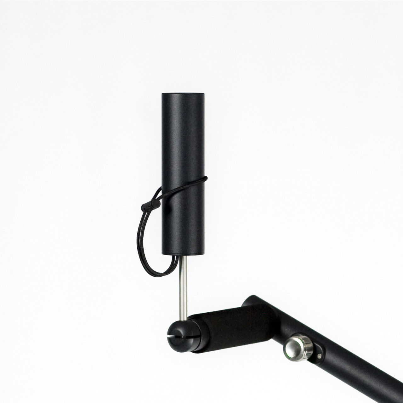 Davies Caddy umbrella holder fitted to trolley handle at adjusted height