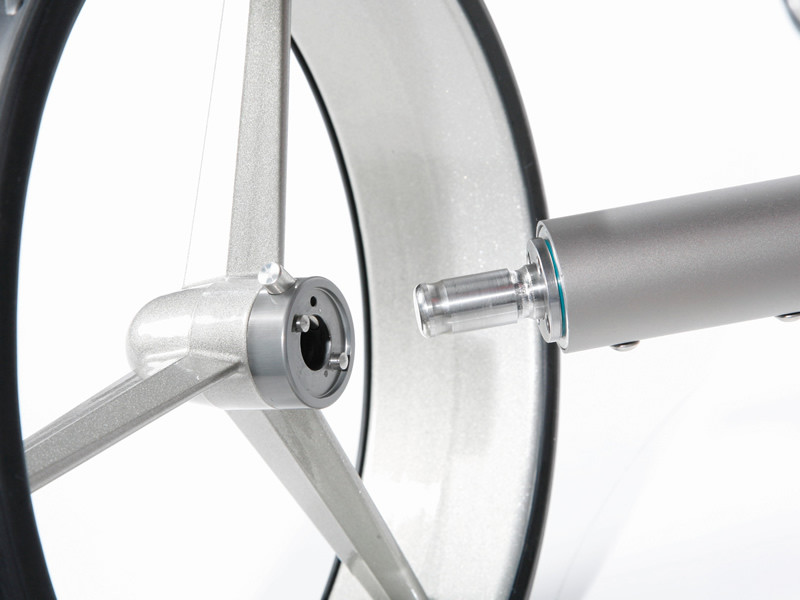 High-tech wheels with air-cushion tyres for JuCad electric trolley