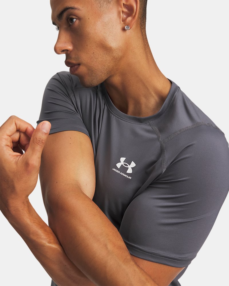 Under Armour HeatGear Fitted Short Sleeve – Chest detail