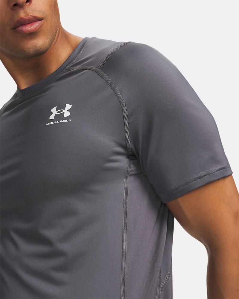 Under Armour HeatGear Fitted Short Sleeve – Side detail showing fit and fabric