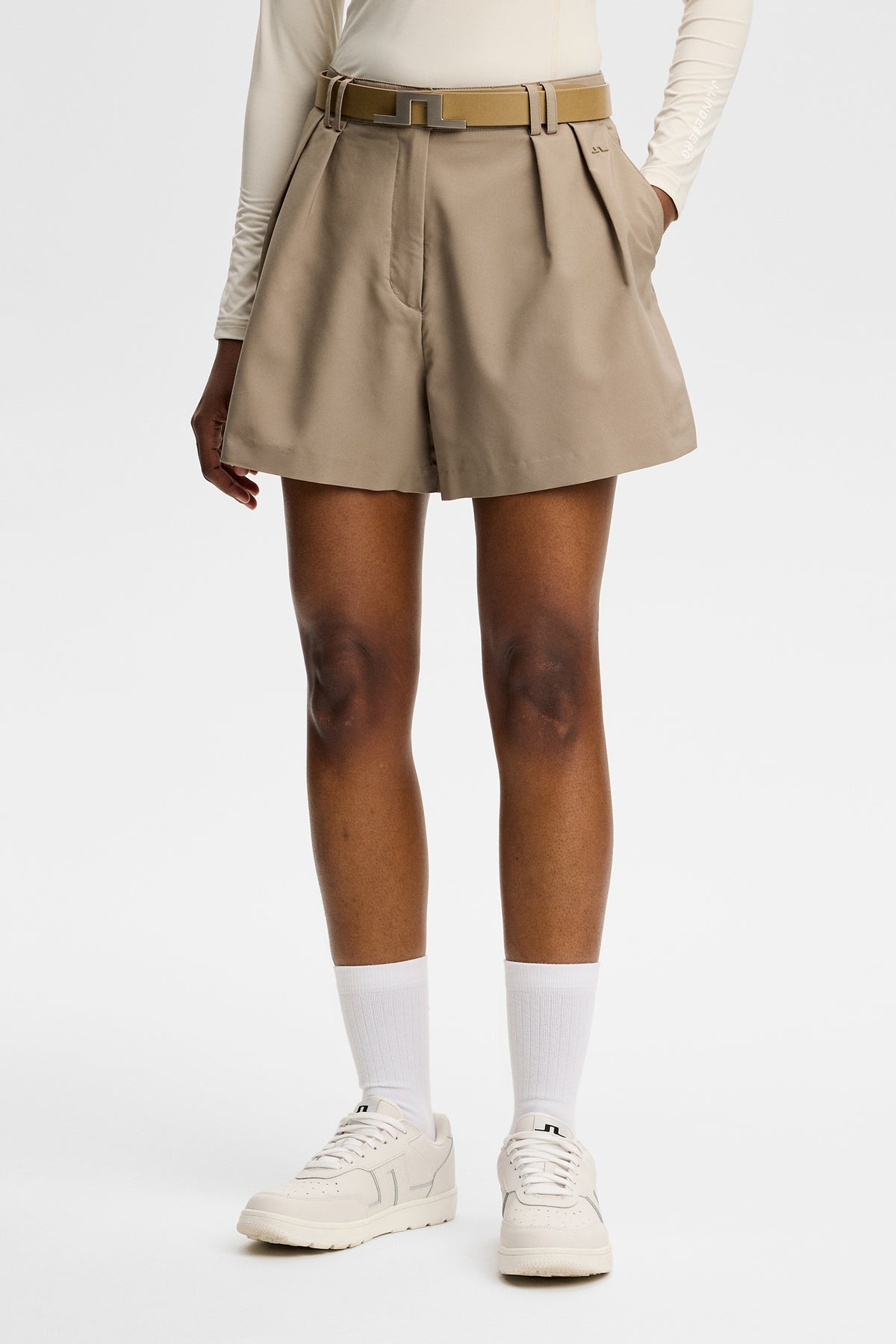 J.Lindeberg Carmen Shorts Brindle – front view showing fabric and pleat detail