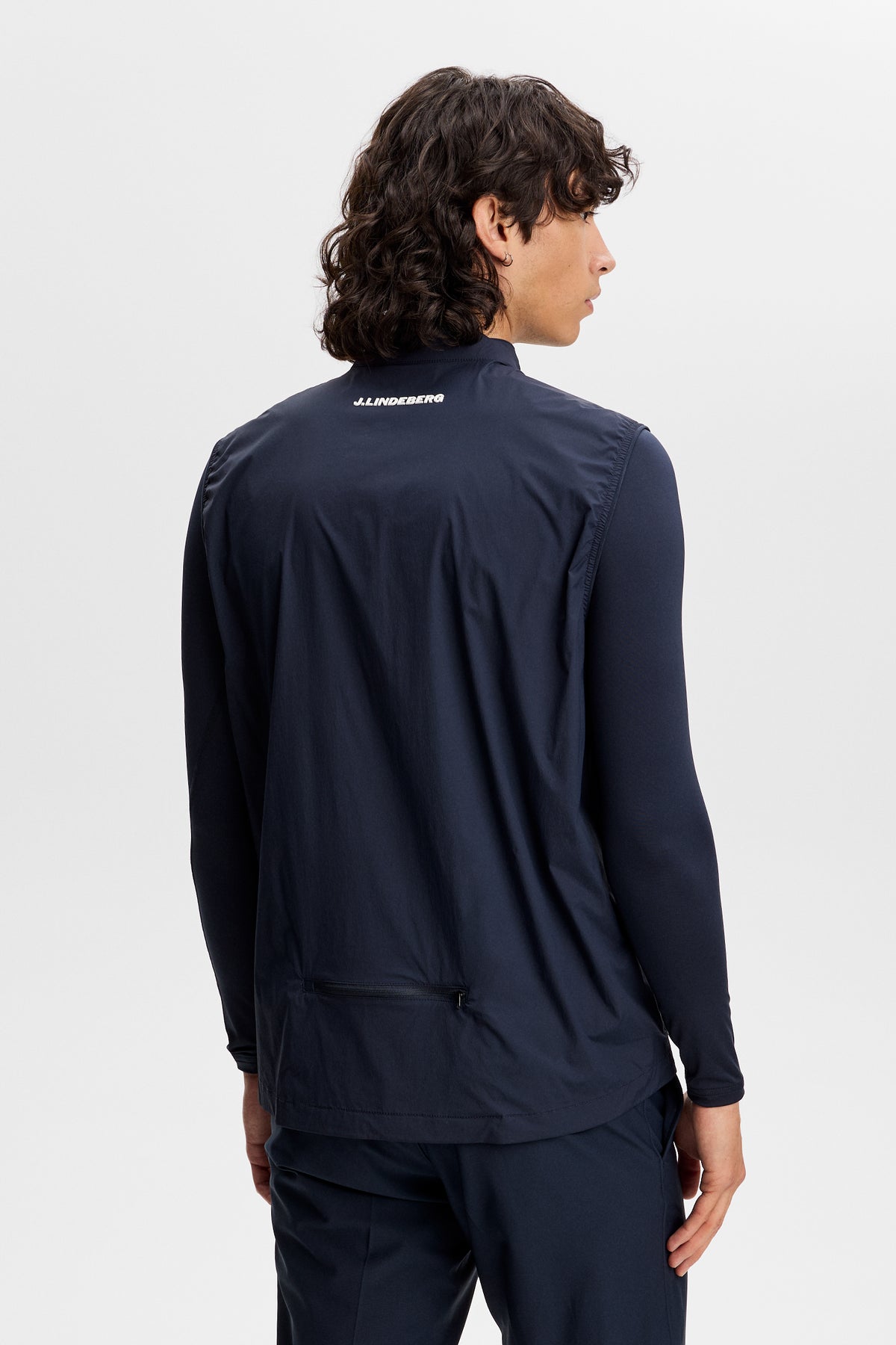 J.Lindeberg Tour Tech Packable Vest JL Navy – packable back pocket detail